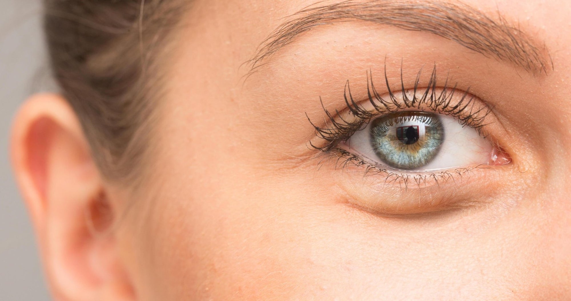 3 Simple Ways To Reduce Swollen, Puffy Eyes - LADUORA