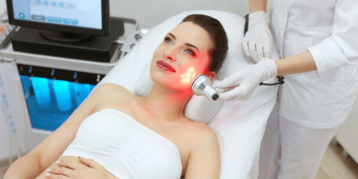 Younger Looking Skin with Red Light Therapy - Laduora