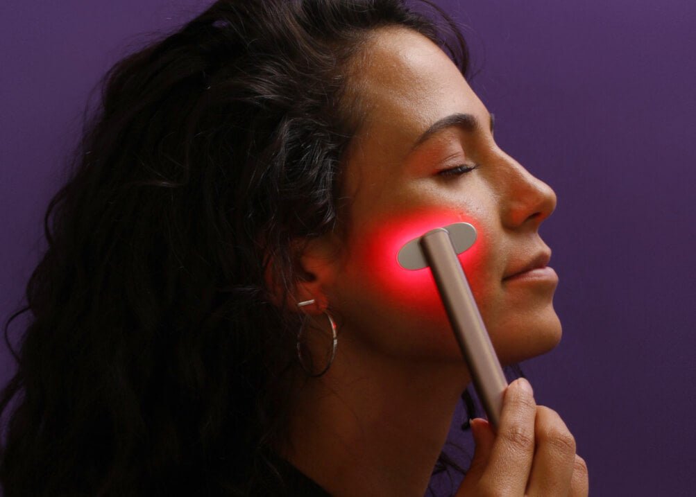 Unlocking Radiance: The Transformative Benefits of Red Light Therapy Skincare - LADUORA