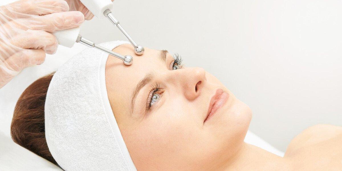 EMS vs Microcurrent: Which one to choose? - Laduora